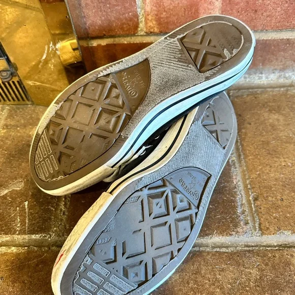 Converse Black and White High-Tops - Picture 4 of 6